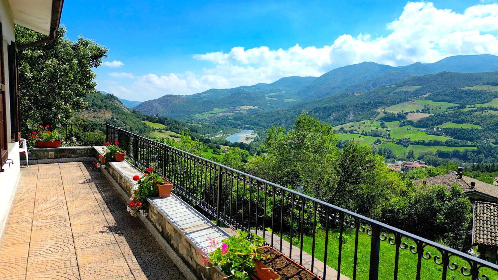 فيلا Casa Del Bosco - Vista Mozzafiato & Parco 4 Ettari بوبيو المظهر الخارجي الصورة
