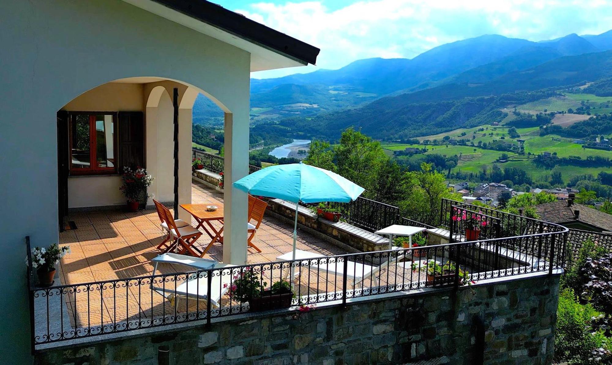 فيلا Casa Del Bosco - Vista Mozzafiato & Parco 4 Ettari بوبيو المظهر الخارجي الصورة